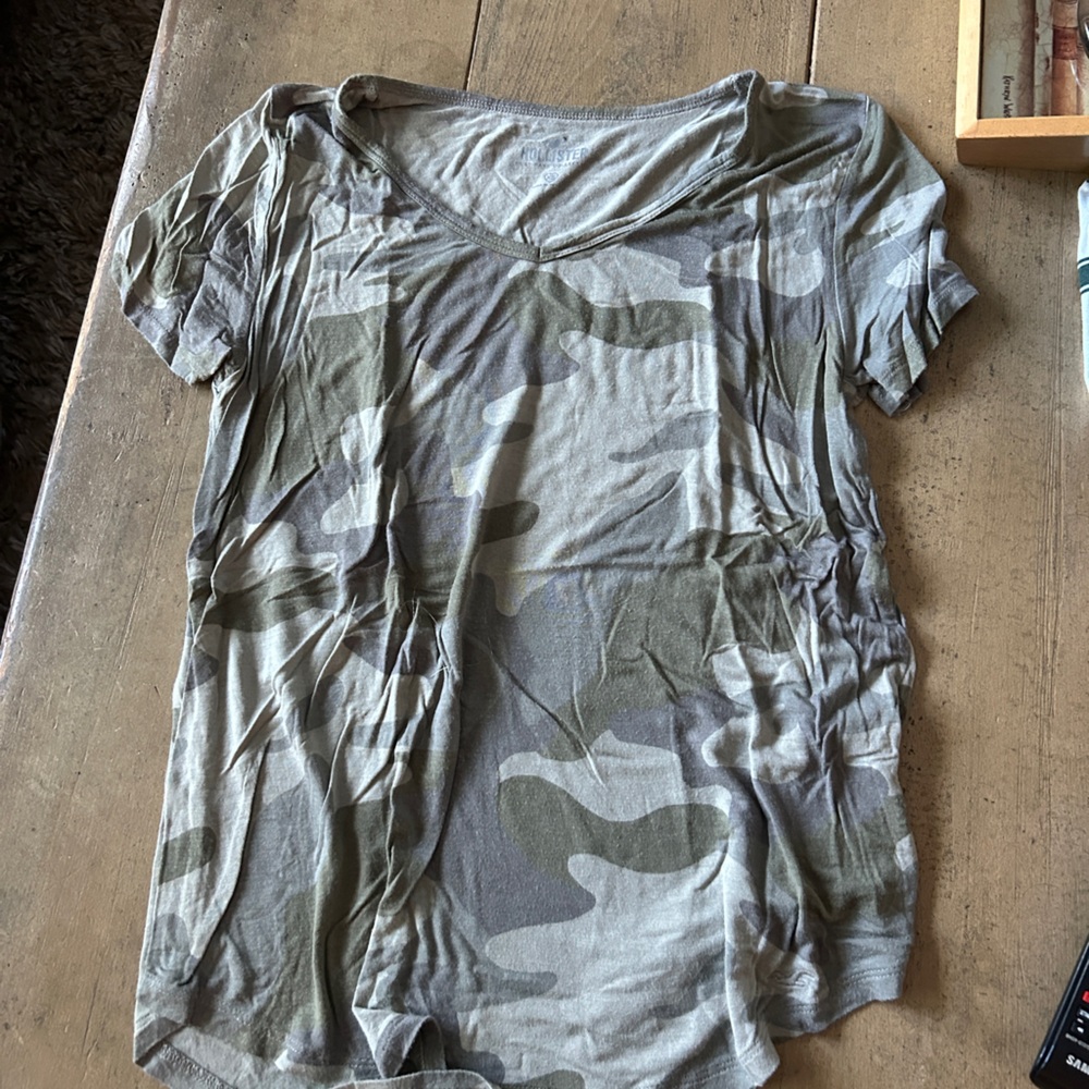 Hollister tshirt